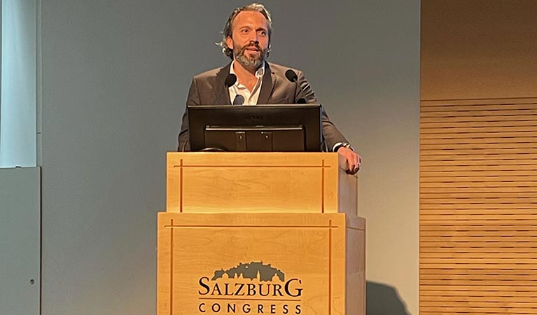 PD Dr. Hoffmann in salzburg
